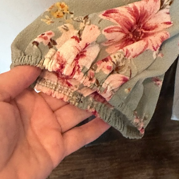 Pretty floral blouse-New with tag! - Picture 5 of 5